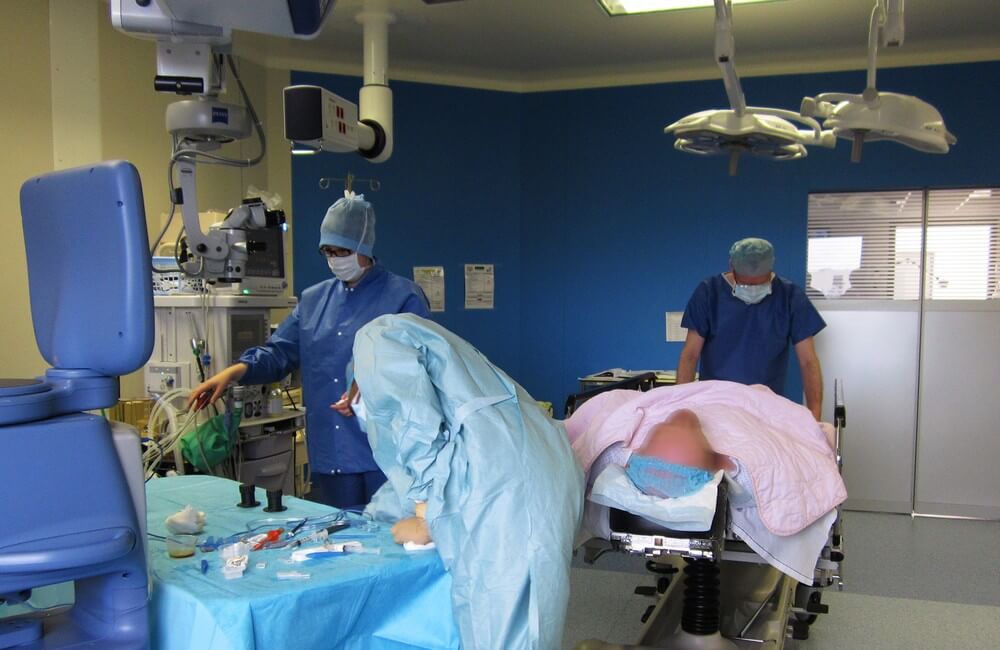 Opération de chirurgie des paupières et des yeux