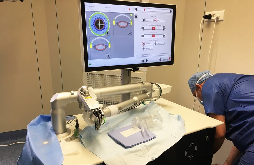 Opération de la cataracte par robot laser – COVO 95